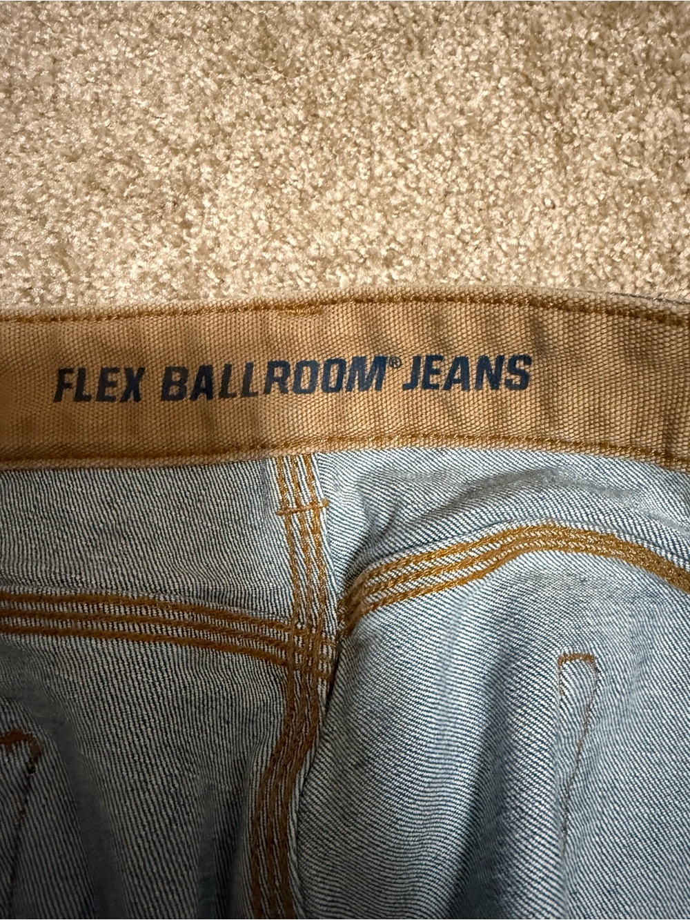 Duluth Trading Co Men’s Medium Blue Relaxed Jeans - Picture 3 of 4